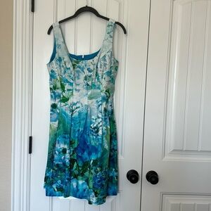 Floral pattern scoop neck with 2 hidden pockets